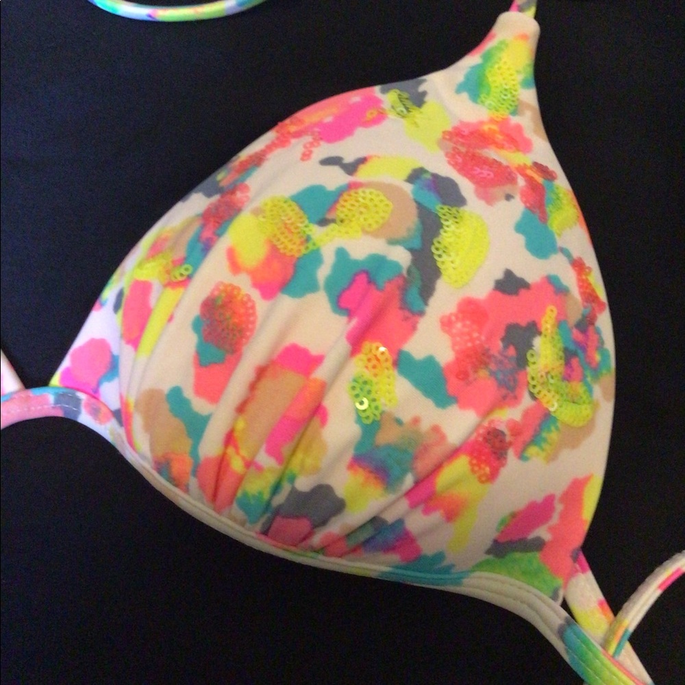 Sexy string bikini - Picture 3 of 6